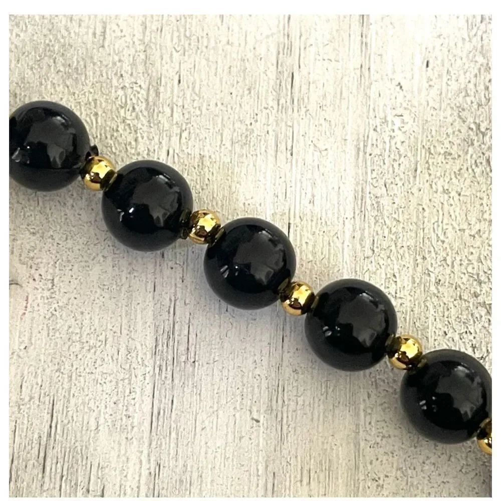 Black and gold tone beaded necklace - Picture 5 of 10